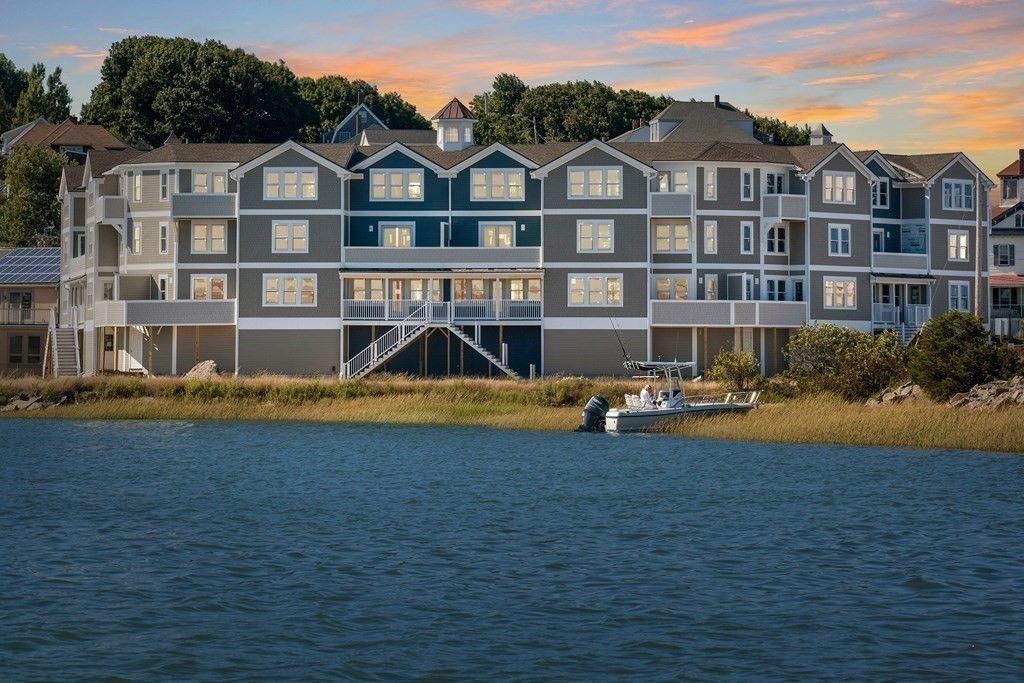 7 Bay St 10, Hull, MA 02045