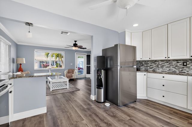 2010 SW 6th Avenue, Boynton Beach, FL 33426