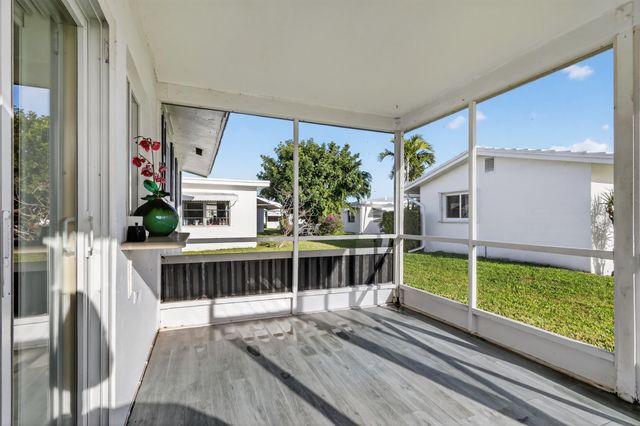 2010 SW 6th Avenue, Boynton Beach, FL 33426