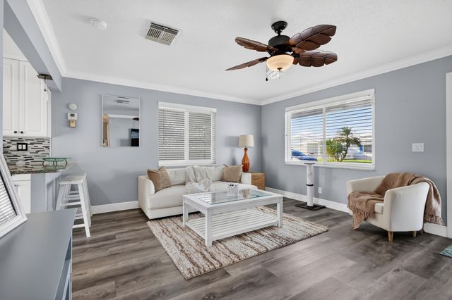 2010 SW 6th Avenue, Boynton Beach, FL 33426