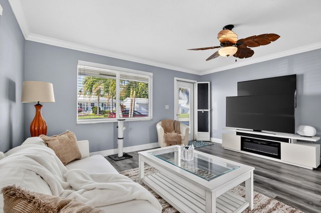 2010 SW 6th Avenue, Boynton Beach, FL 33426