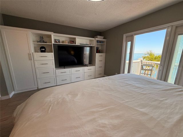 4942 COQUINA KEY DRIVE SE, St Petersburg, FL 33705