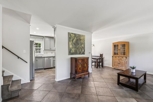 28 E 55th Street, Hinsdale, IL 60521