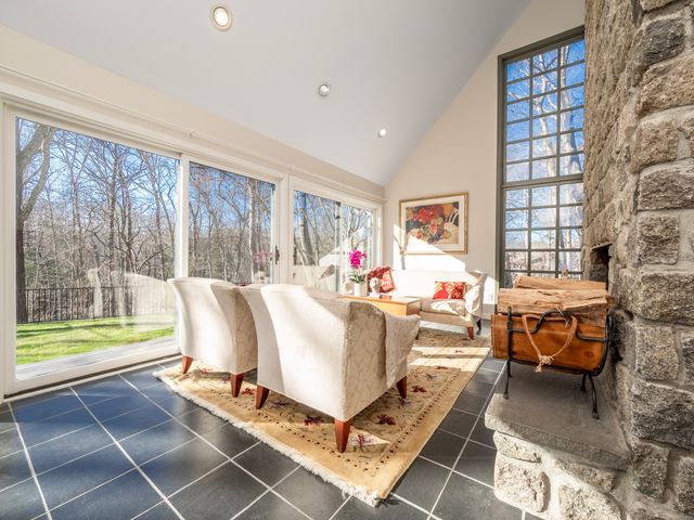 21 Pent Road, Weston, CT 06883