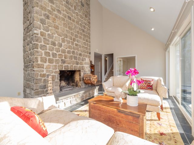 21 Pent Road, Weston, CT 06883