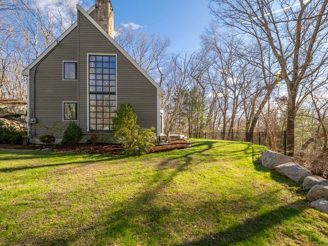 21 Pent Road, Weston, CT 06883