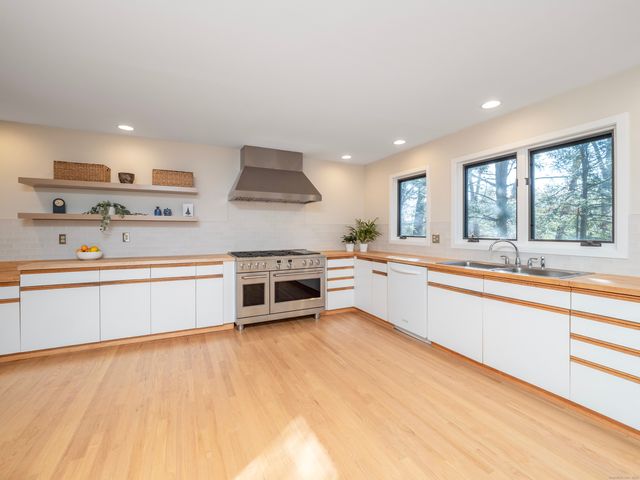 21 Pent Road, Weston, CT 06883