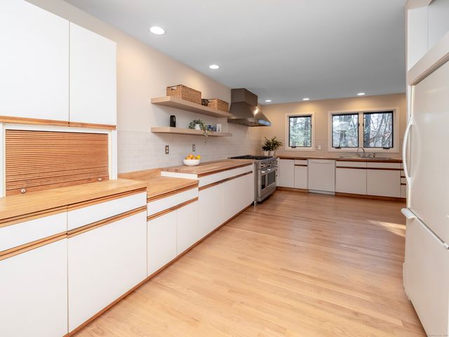 21 Pent Road, Weston, CT 06883