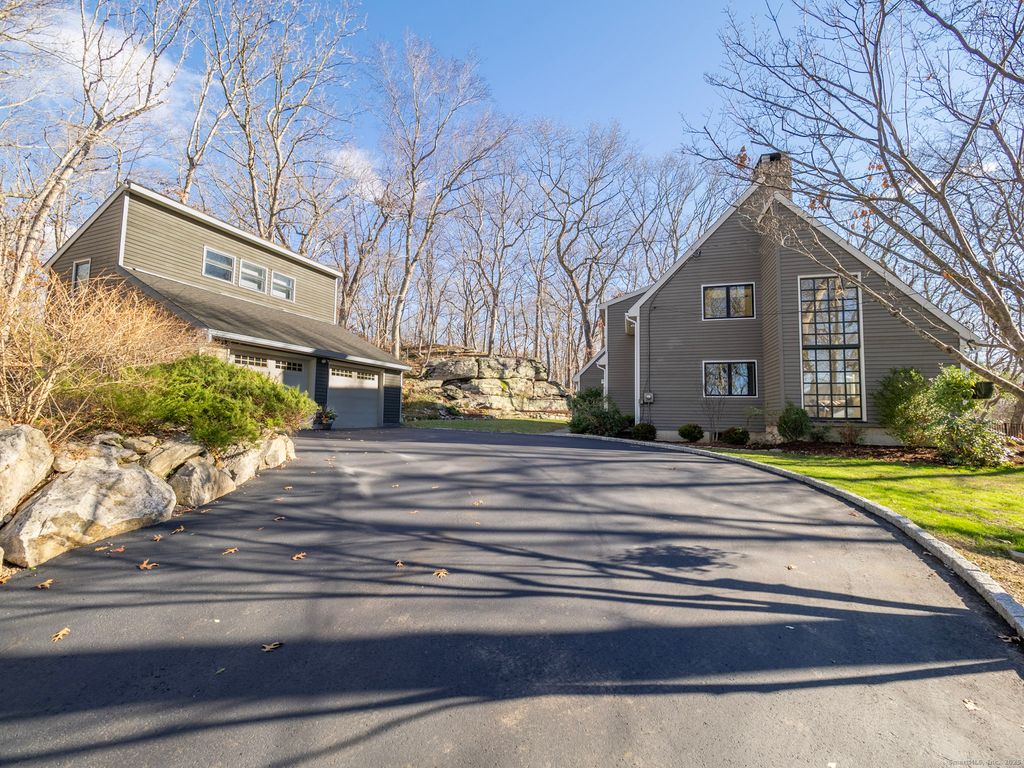 21 Pent Road, Weston, CT 06883