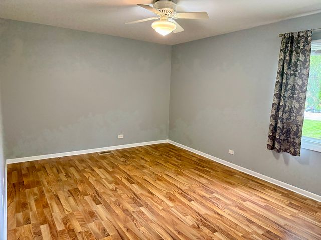 3026 Roberts Drive 8, Woodridge, IL 60517