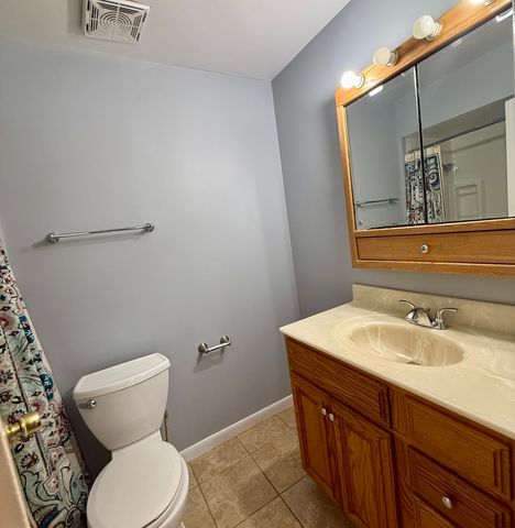 3026 Roberts Drive 8, Woodridge, IL 60517