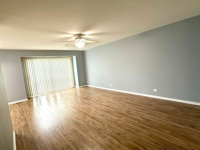 3026 Roberts Drive 8, Woodridge, IL 60517