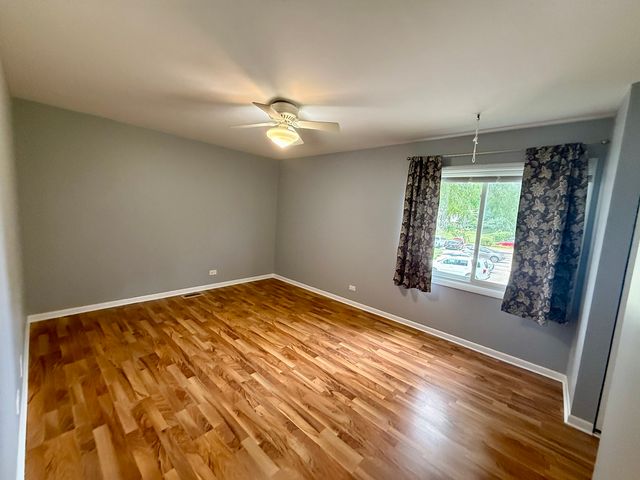 3026 Roberts Drive 8, Woodridge, IL 60517