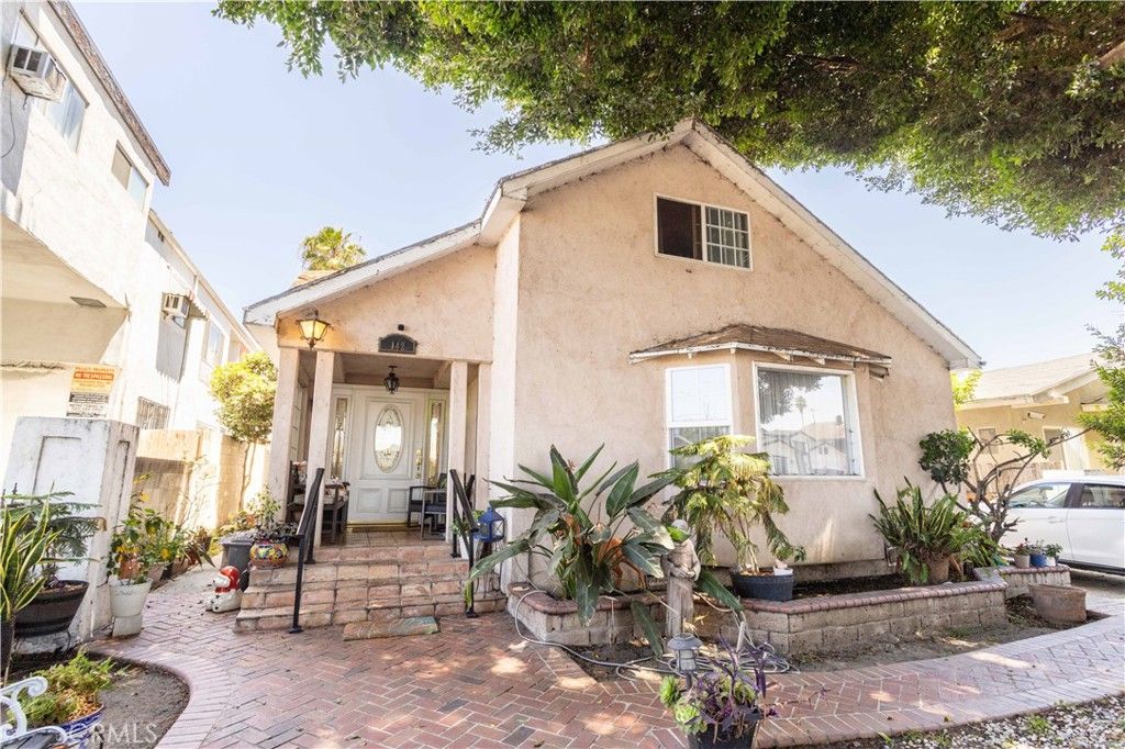 Image 12 of property listing at 142 N Vendome Street, Los Angeles, CA 90026