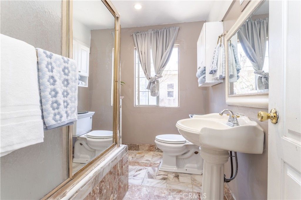 Image 15 of property listing at 142 N Vendome Street, Los Angeles, CA 90026