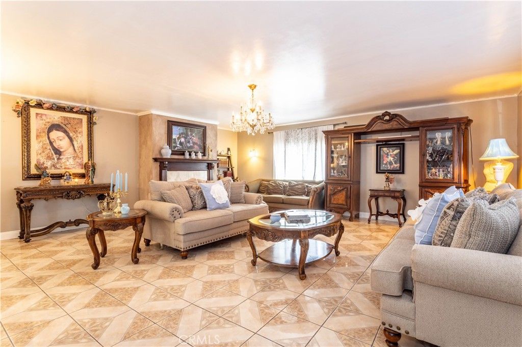 Image 16 of property listing at 142 N Vendome Street, Los Angeles, CA 90026