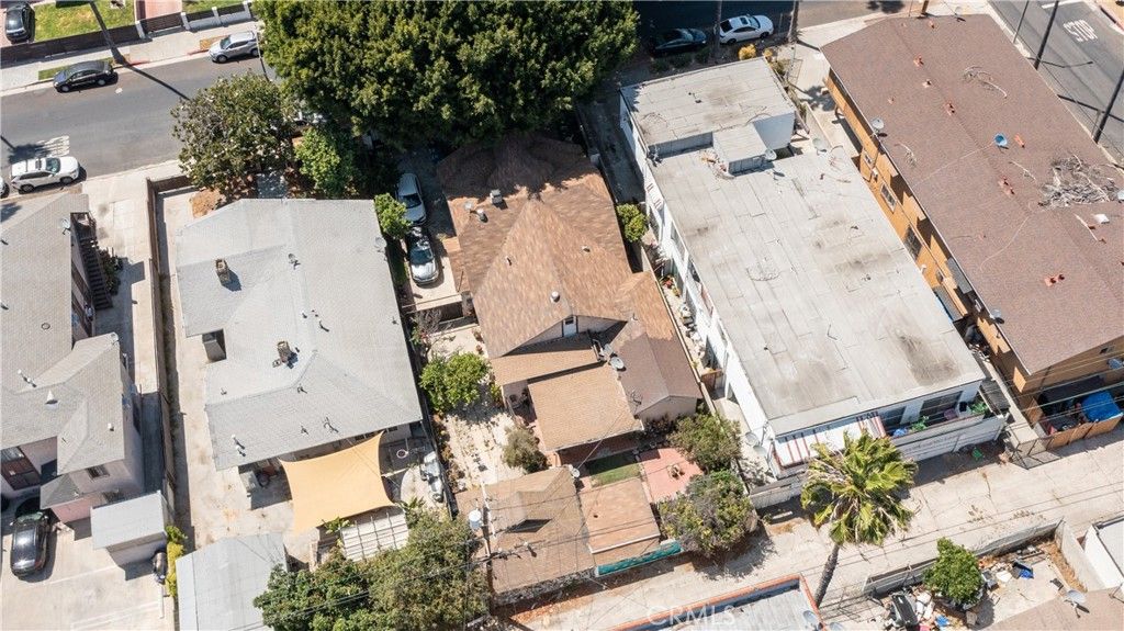 Image 2 of property listing at 142 N Vendome Street, Los Angeles, CA 90026