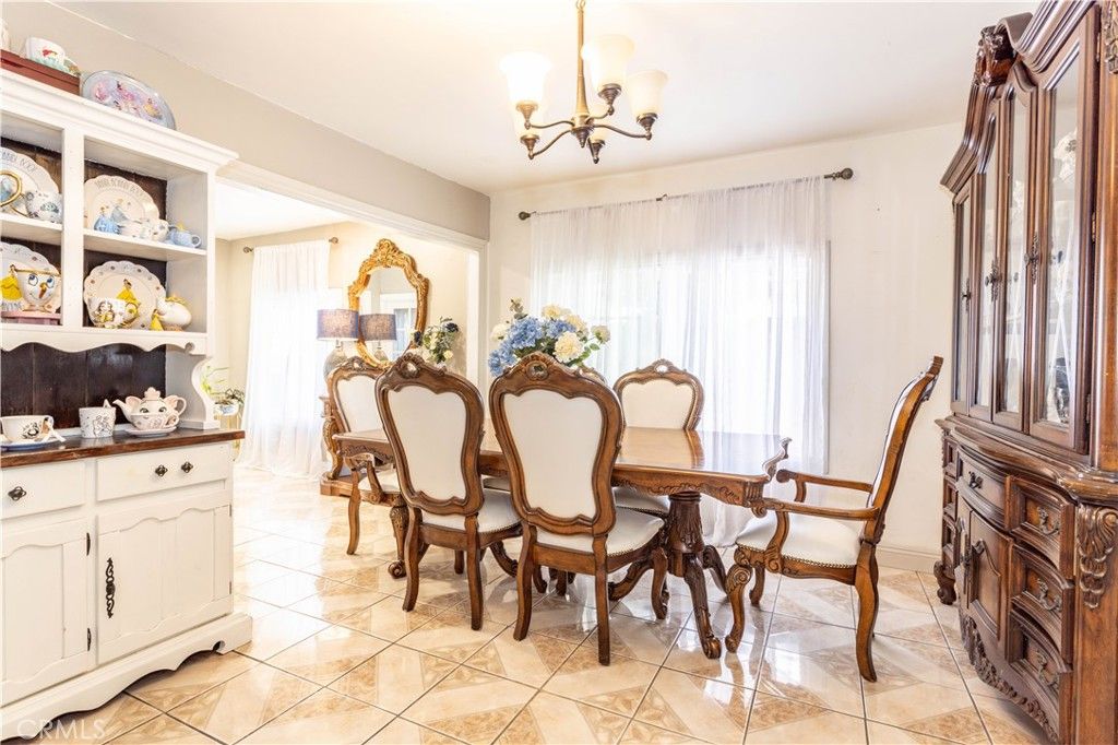 Image 24 of property listing at 142 N Vendome Street, Los Angeles, CA 90026