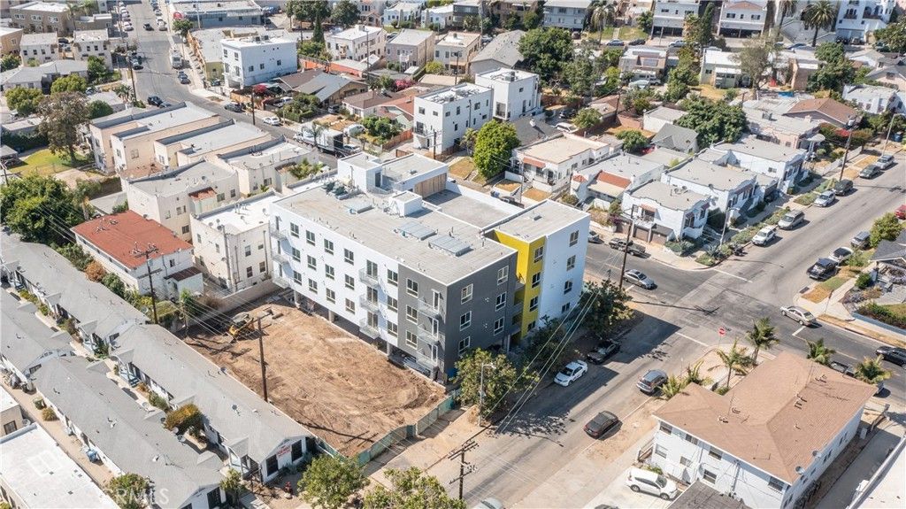 Image 27 of property listing at 142 N Vendome Street, Los Angeles, CA 90026