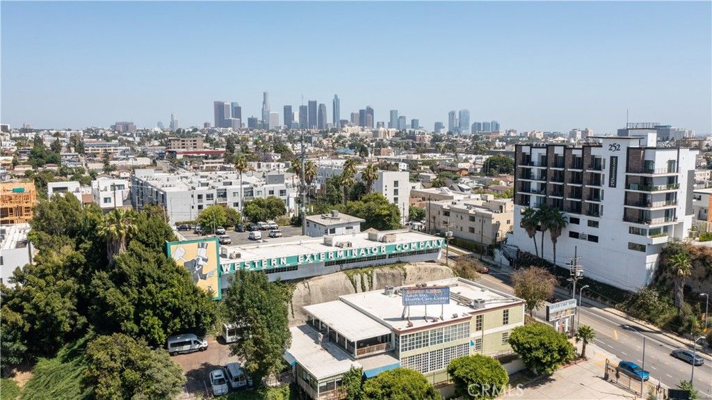 Image 4 of property listing at 142 N Vendome Street, Los Angeles, CA 90026