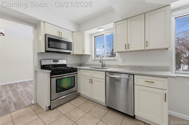 38628 FAIRFIELD Drive, Sterling Heights, MI 48310