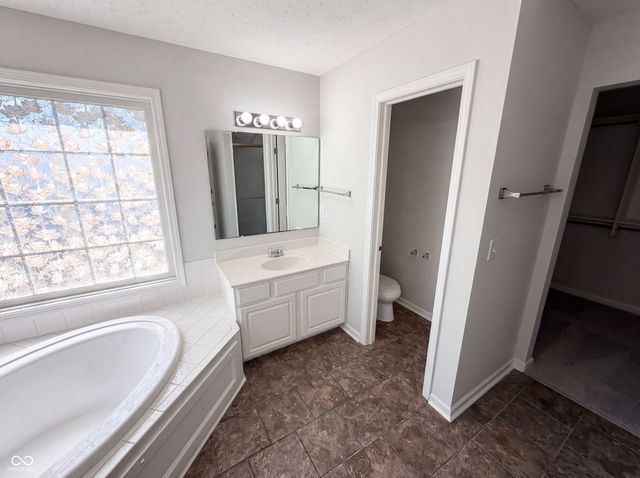1111 Red Dunes Run, Avon, IN 46123