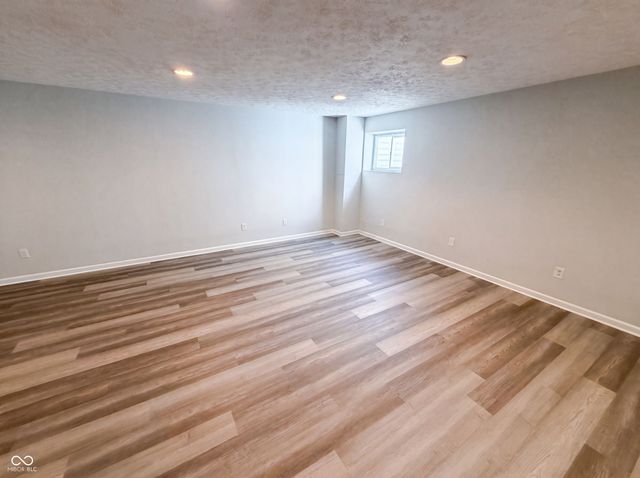 1111 Red Dunes Run, Avon, IN 46123