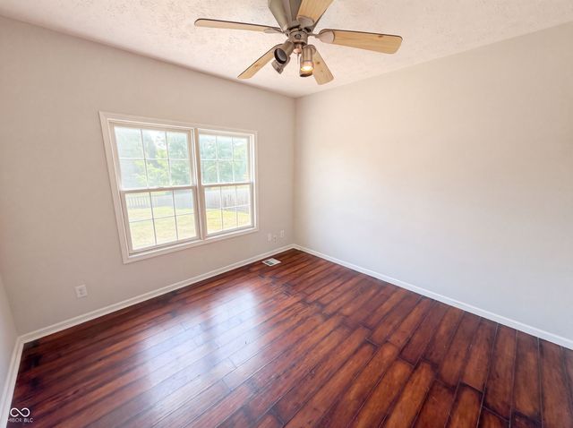 1111 Red Dunes Run, Avon, IN 46123