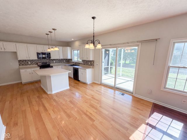 1111 Red Dunes Run, Avon, IN 46123