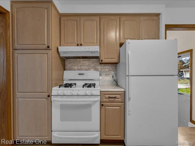 21100 Yale Street, St. Clair Shores, MI 48081