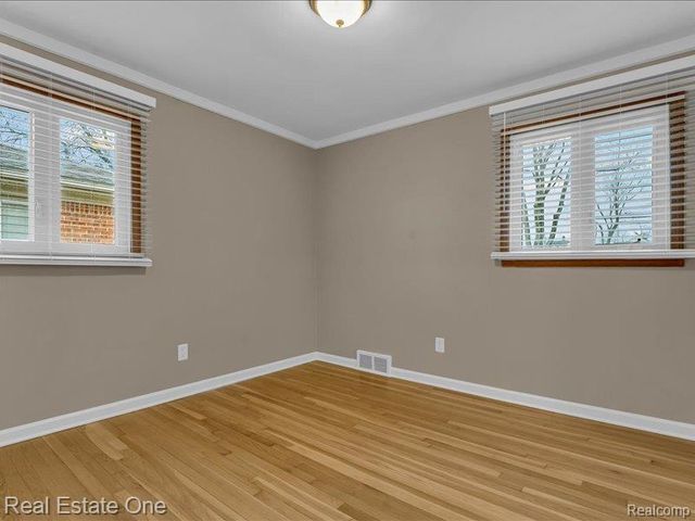 21100 Yale Street, St. Clair Shores, MI 48081