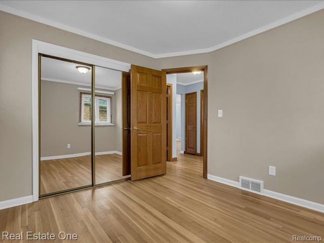 21100 Yale Street, St. Clair Shores, MI 48081