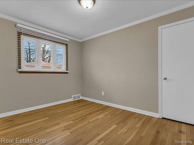 21100 Yale Street, St. Clair Shores, MI 48081