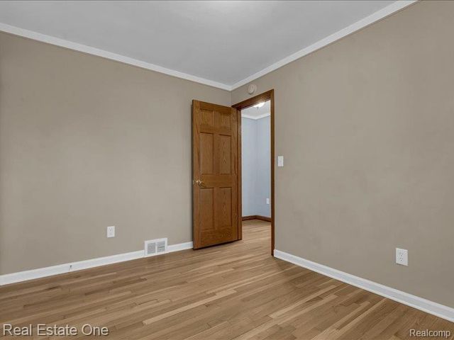 21100 Yale Street, St. Clair Shores, MI 48081