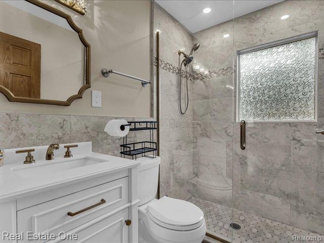 21100 Yale Street, St. Clair Shores, MI 48081