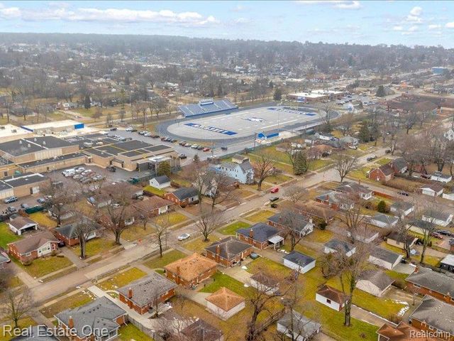 21100 Yale Street, St. Clair Shores, MI 48081