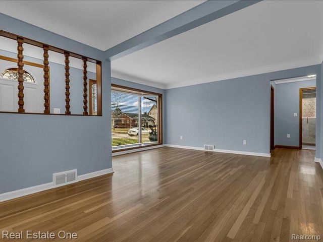 21100 Yale Street, St. Clair Shores, MI 48081