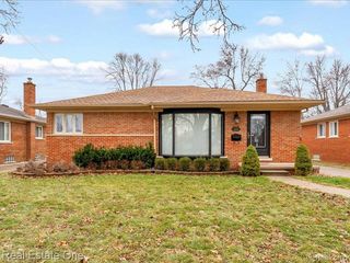 21100 Yale Street, St. Clair Shores, MI 48081