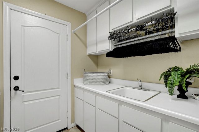 1812 Paseo Overlook Court, Las Vegas, NV 89128