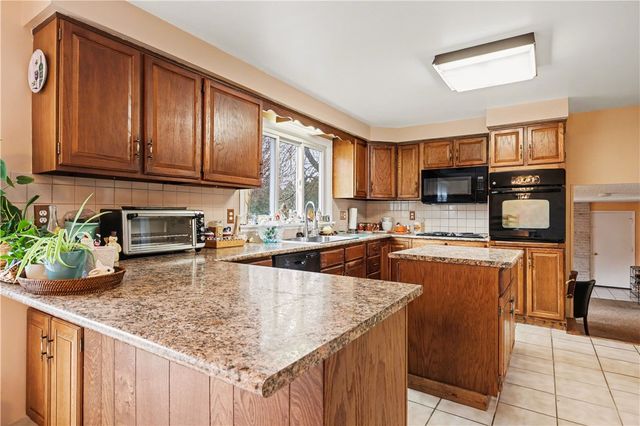 7 Wood Acre Drive, Henrietta, NY 14534