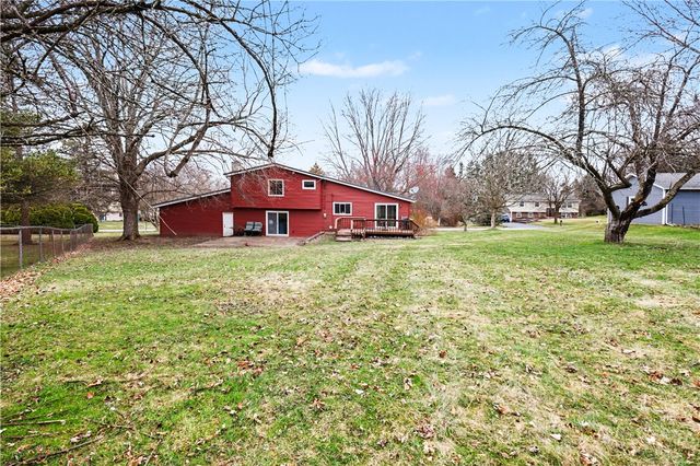 7 Wood Acre Drive, Henrietta, NY 14534