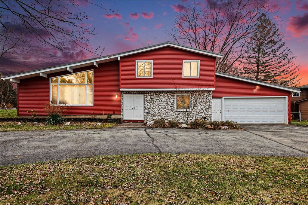 7 Wood Acre Drive, Henrietta, NY 14534