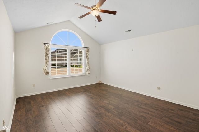 1067 Distinctive Way, Greenfield, IN 46140