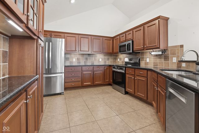 1067 Distinctive Way, Greenfield, IN 46140