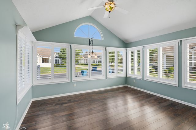1067 Distinctive Way, Greenfield, IN 46140