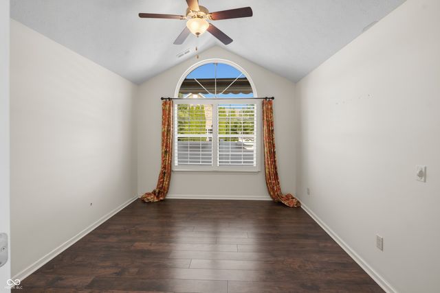 1067 Distinctive Way, Greenfield, IN 46140