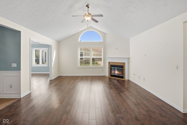 1067 Distinctive Way, Greenfield, IN 46140