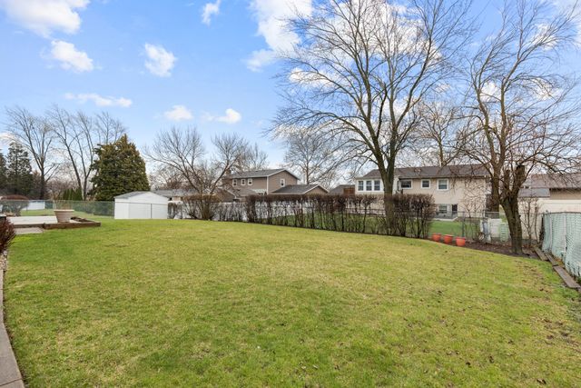 57 Brantwood Avenue, Elk Grove Village, IL 60007