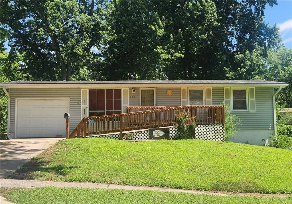 313 N Geronimo Drive, Independence, MO 64056