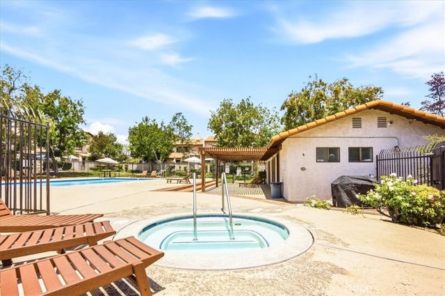 910 N Redding, Upland, CA 91786